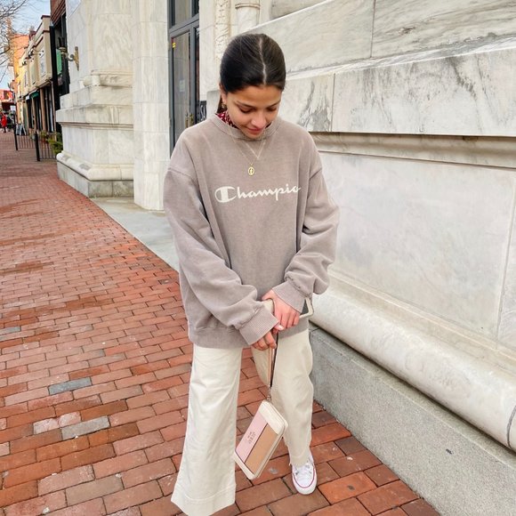 Meet your Posher, Bri - Picture 2 of 3